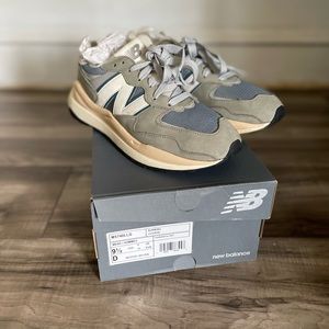 NEW BALANCE MEN'S 5740 SHOES

Gray/Blue/White… Like new make them yours!!!